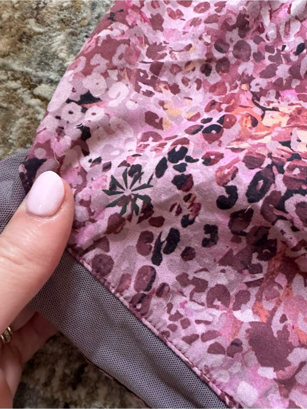 Athleta Mesh Racer Run Mid Rise 4 Short - Picture 4 of 5